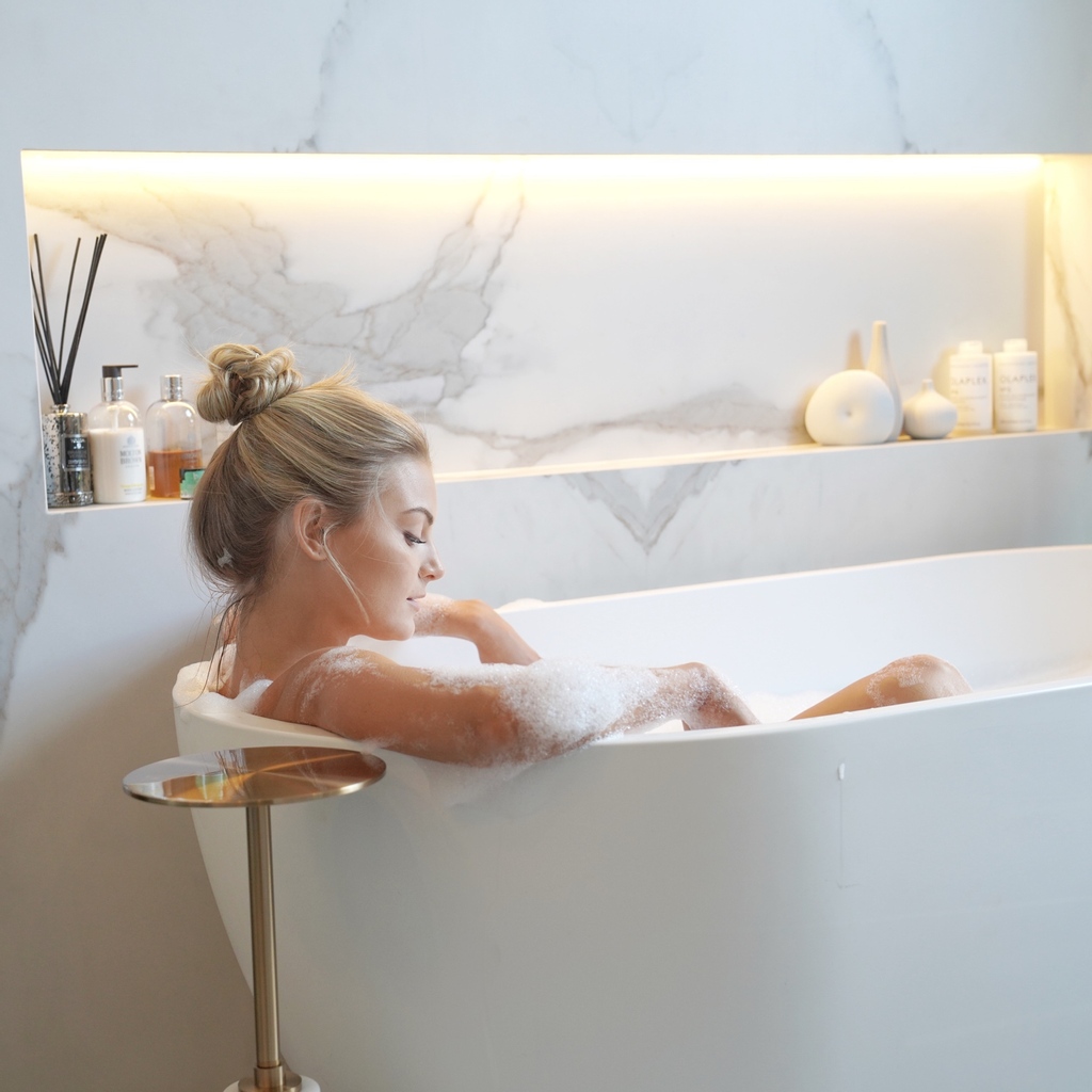 ouragami_'s tweet photo. Grab a towel, a good book, and relax. We’re going to forget all our stresses and enjoy the weekend. You in?

While you’re doing that, check out our new Alta towels — dropping on the website soon! They’re sure to make a great companion for your next self-care spa day. 🛀 https://t.co/fqKNKmYNml