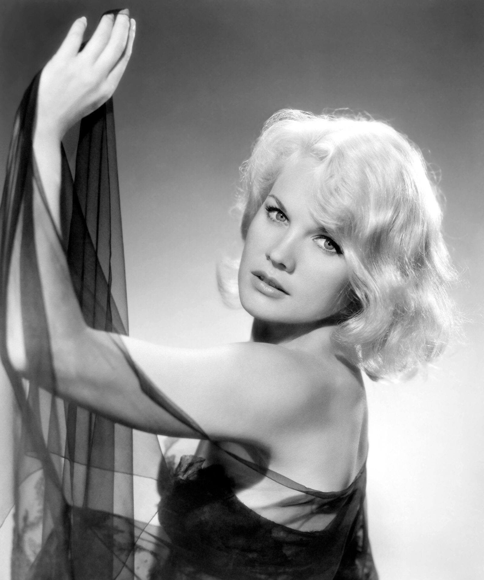 Happy birthday to American retired film, stage, and television actress and pin-up Carroll Baker, born May 28, 1931. 