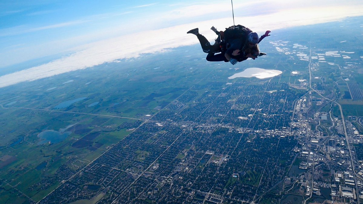 Frenchbiche's tweet photo. So I did something new today...๐ช๐ค๐ป๐๐ผ
#MileHighSkyDive #LiveUnbound #FirstTime https://t.co/QH0jToxbUJ