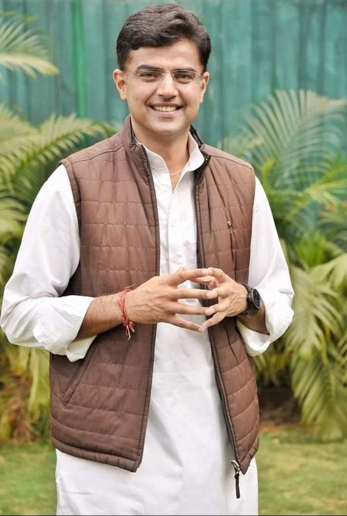 IndrajGurjarinc's tweet photo. #पायलट_का_हाथ_आमजन_केसाथ https://t.co/UoqIKpKw1Y