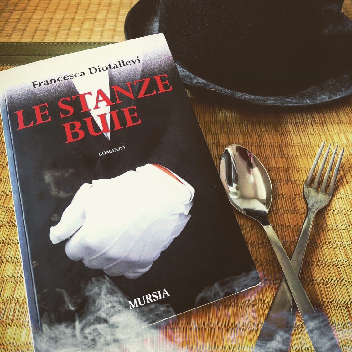 StanzeC's tweet photo. “Non sarei mai più stato libero. Lei sarebbe stata il punto dal quale mi sarei sempre allontanato, qualunque direzione avessi preso, e da lei sarei sempre tornato.”

#FrancescaDiotallevi
#LeStanzeBuie, 2019
★★★ https://t.co/x0SjHnfkeW