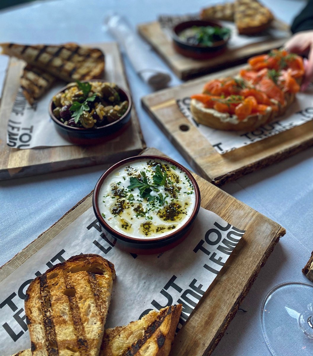 rochambeaubos's tweet photo. Take a well deserved shopping break and come snack with us😏 #RochambeauBos #saturdayshopping https://t.co/zjsVmVzz3y