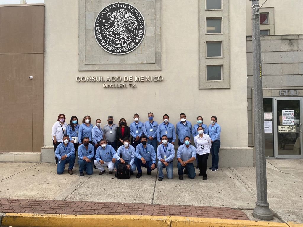 ConsulMexMAC's tweet photo. Con colaboración del @TexasDSHS y personal médico de la agencia #DOCSHealth finalizamos exitosa Clínica de Salud contra COVID-19, segunda dosis.
☎️Si no alcanzaste a vacunarte llama a la Ventanilla de Salud del Consulado de México en McAllen: (956) 984-9341
#Vacúnate @IME_SRE https://t.co/KrEAR689iy