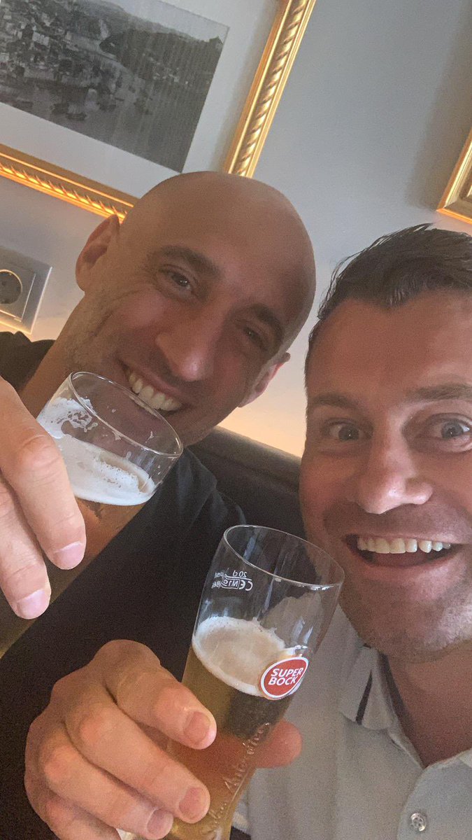 Nice to bump into these fans before the game 😂😜💙 <a href="/ManCity/">Manchester City</a> <a href="/VincentKompany/">Vincent Kompany</a> <a href="/pablo_zabaleta/">Pablo Zabaleta</a> <a href="/OfficialPDickov/">Paul Dickov</a> #ChampionsLeagueFinal