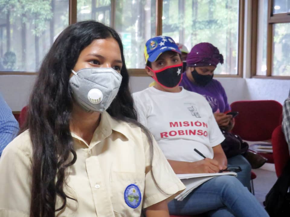 En #Guárico celebramos la reunión del Estado Mayor de Chamba Juvenil y revisamos los planes a desarrollar en los próximos meses. 
El interés de nuestros jóvenes por el crecimiento de Venezuela cada día es mayor. 
#VacunasParaLaVida 
<a href="/NicolasMaduro/">Nicolás Maduro</a> <a href="/dcabellor/">Diosdado Cabello R</a> <a href="/MervinMaldonad0/">Mervin Maldonado</a>