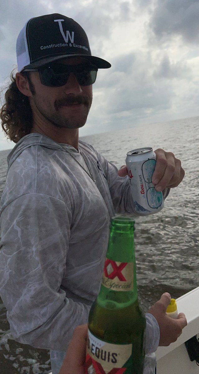 Twadlington11's tweet photo. Hey @brendankerby111 wanna go to the beach house? https://t.co/RZm6qjeedm