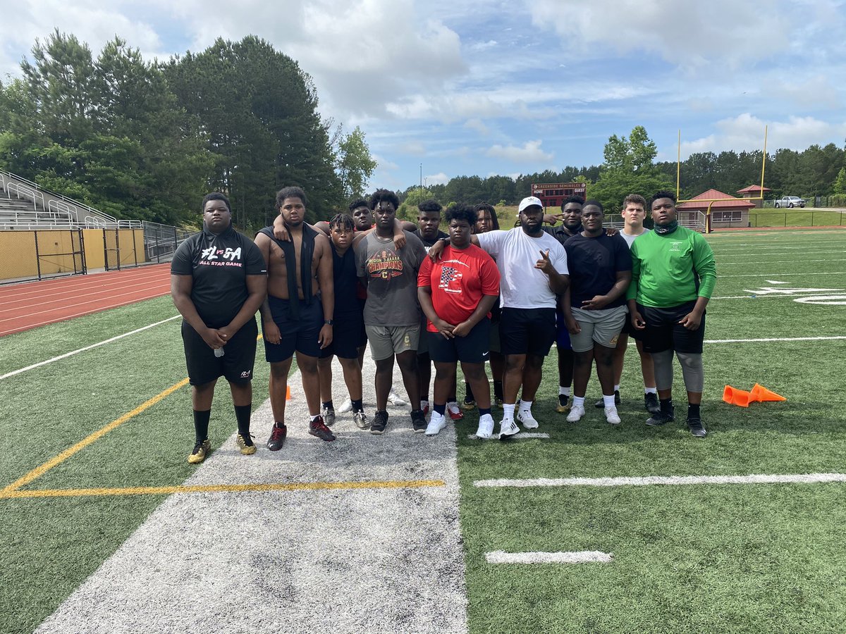 Y’all know my face card good in my old hood❤️. All my homies came out and worked this morning. #SOUTHSIDE where it all started for me. @Davis79Jordan @1tyic_tj @BryceBurnett17 @rahyiem @CalebHolmes05 @RecruitGeorgia @scoutingreport_ @NwGaFootball #bigleague