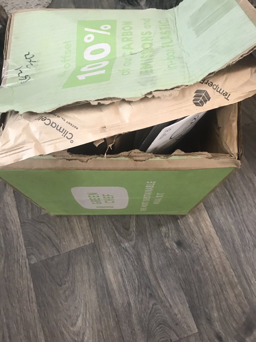 estrojen007's tweet photo. @FedEx @FedExHelp Our delivery driver needs to use common sense. Our @greenchef delivery was in a locker whose doorway left no room for the package to be retrieved. I HAD TO RIP THE BOX APART AND PULL OUT THE CONTENTS before finally being able to drag the crushed box out. https://t.co/onFiLTfK06
