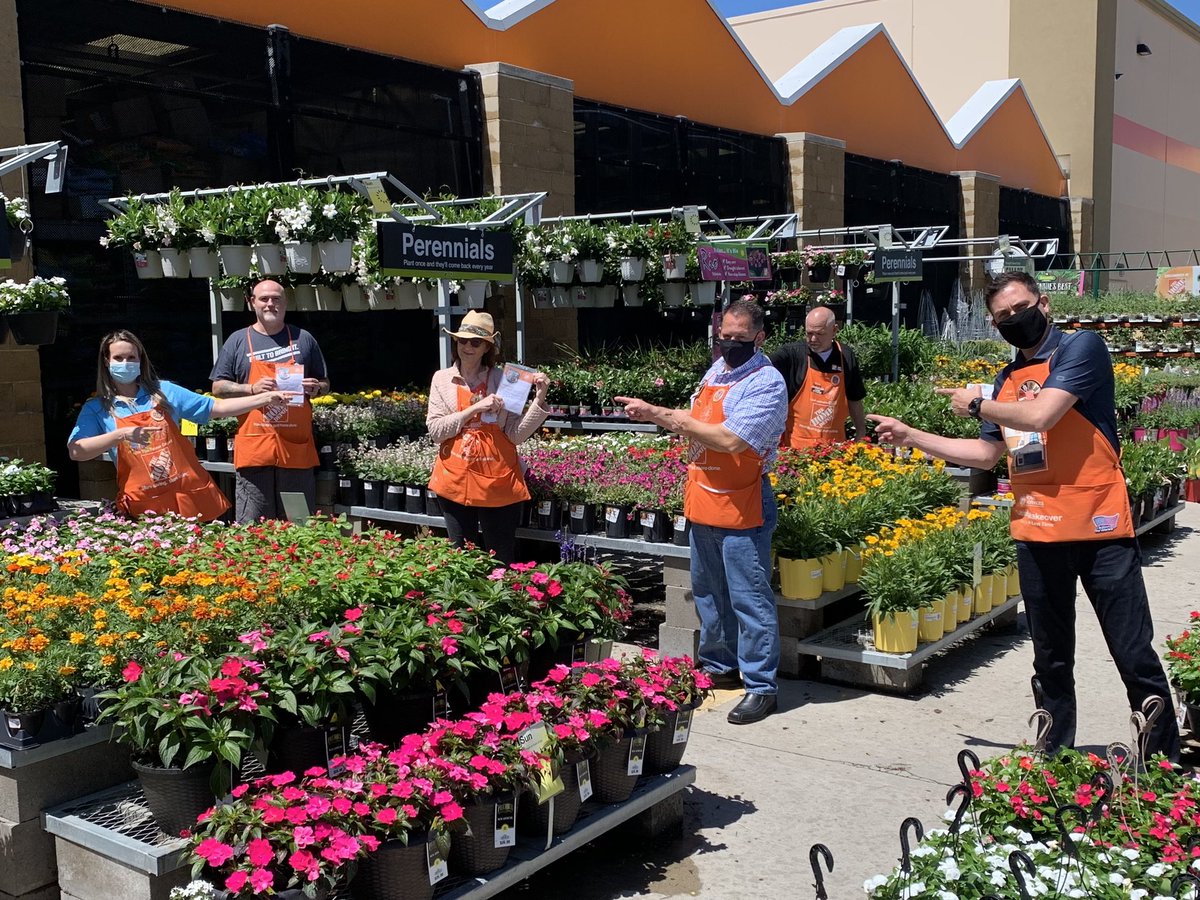 Dustin and Susan and ready to help our Bulverde customers with all their Garden and HVAC needs!! @milsonwheels55