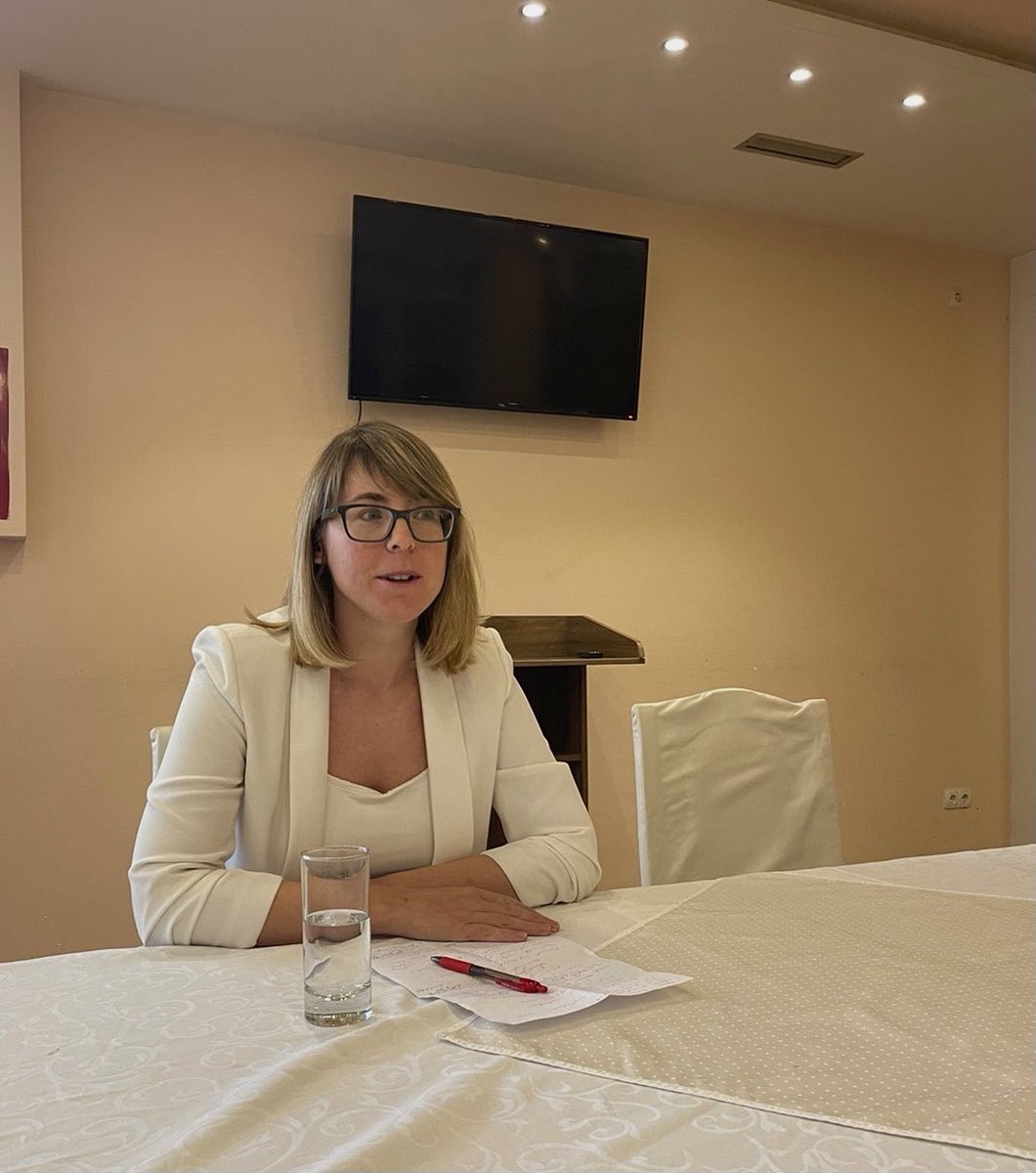 CIDNMNE's tweet photo. Mr Ivana Jabučanin, doktorantkinja na Pravnom fakultetu Univerziteta u Beogradu, govorila je na temu “#Nasljeđivanje i vanbračna zajednica”.

Tokom seminara, mr Jabučanin upoznala je polaznike o pravnim položajem žena, kao i o pravnim rizicima za ekonomsku #diskriminaciju žena https://t.co/8v2eWxzSx0