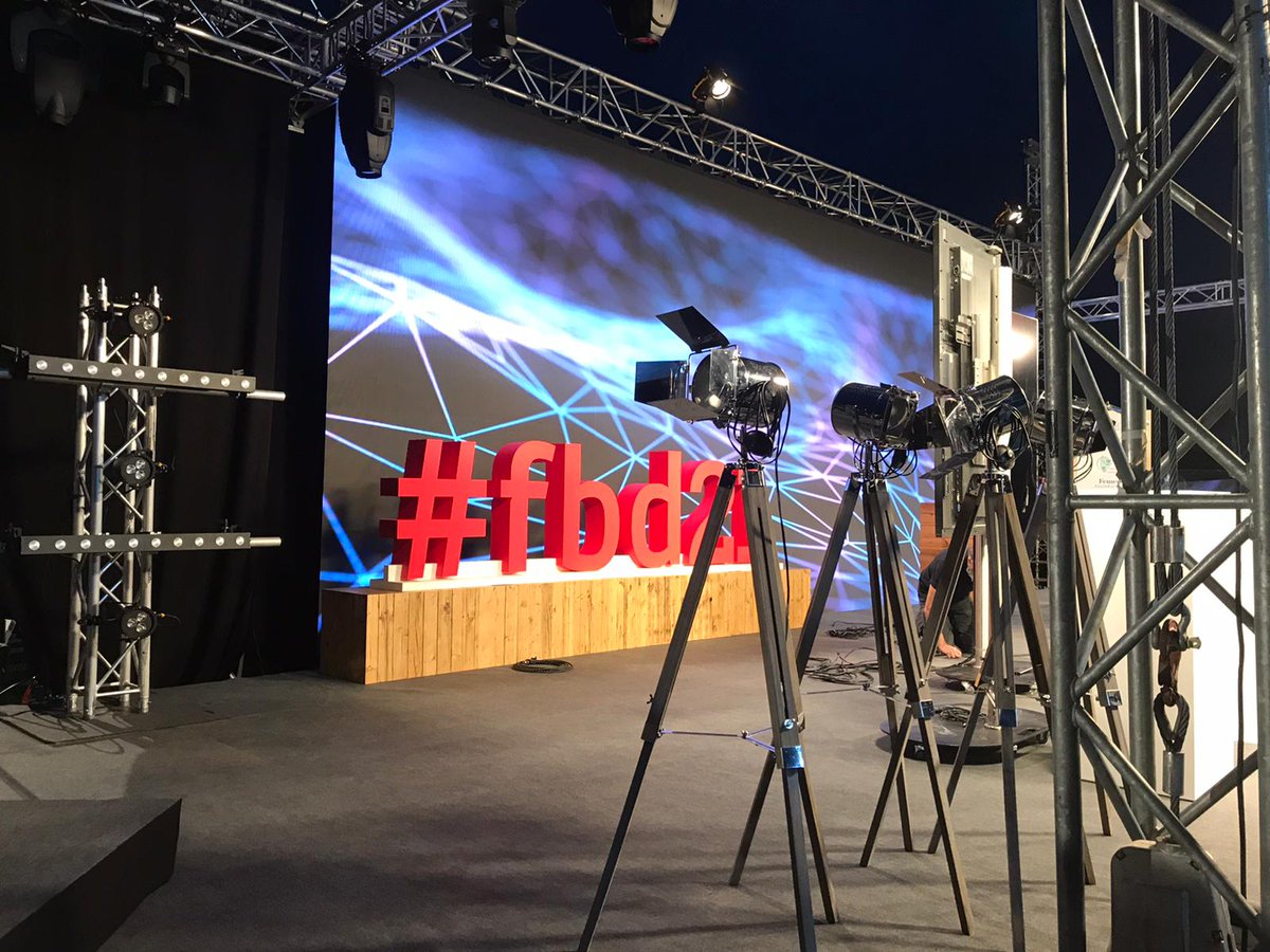 Even if the #fbd21 are a purely digital event, we are building an impressive set on site at Weissenhäuser Strand, where sessions will take place and "Jeden Tag Silvester" will perform live - all strictly in accordance with hygienic guidelines. Have a look!