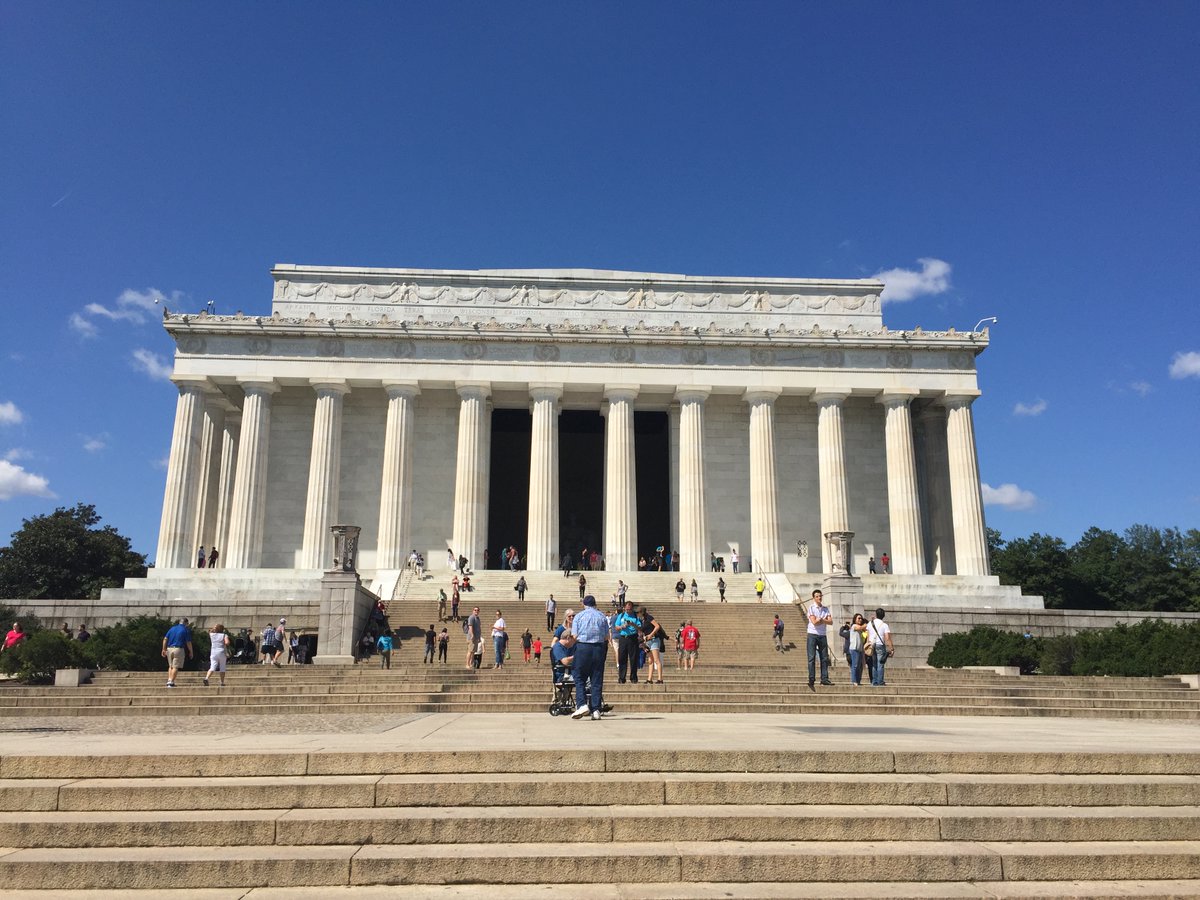 MichaelPHardy1's tweet photo. The Lincoln Memorial is an American memorial built to honor the 16th president of the United States. It was dedicated on May 30, 1922. The architect was Henry Bacon, the sculptor of the main statue was Daniel Chester French, &amp; Jules Guerin did the interior murals https://t.co/FkiOQNoitG