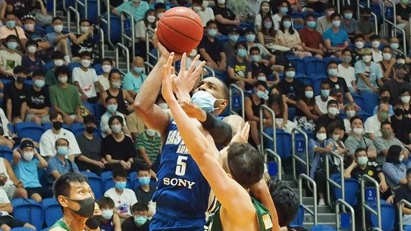 ptsportsfans's tweet photo. It is not ideal to ask basketball players wearing masks in the game. Hope HK Basketball Association can come up with a solution with govt soon.
#HKBasketball https://t.co/ia1KVojOdJ