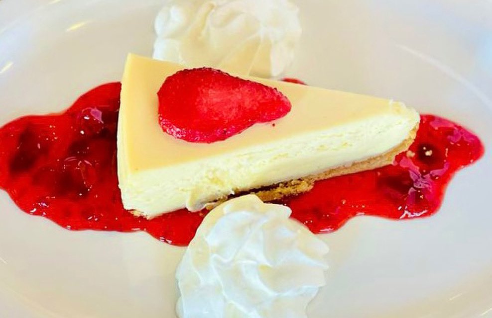 ShowtimeBistro's tweet photo. Get yourself a Cheesecake why don’t ya? 
*
#sweettooth #latenight #saturdaynightvibes #saturdaynight #scarborough #scarborougheats #yyzeats #torontodesserts https://t.co/gVZqpripWu