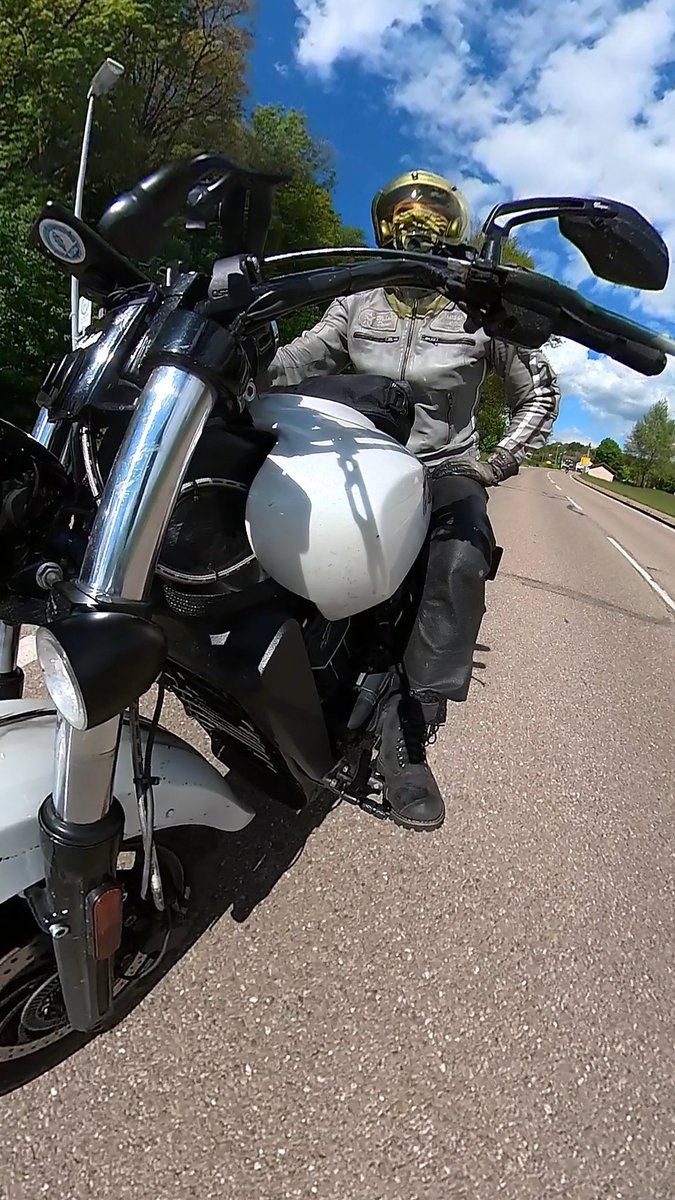 Cooler geht's nimmer... #coolbiker #womenonmotorcycles #womenriders #womenwhoride #indianscoutlady