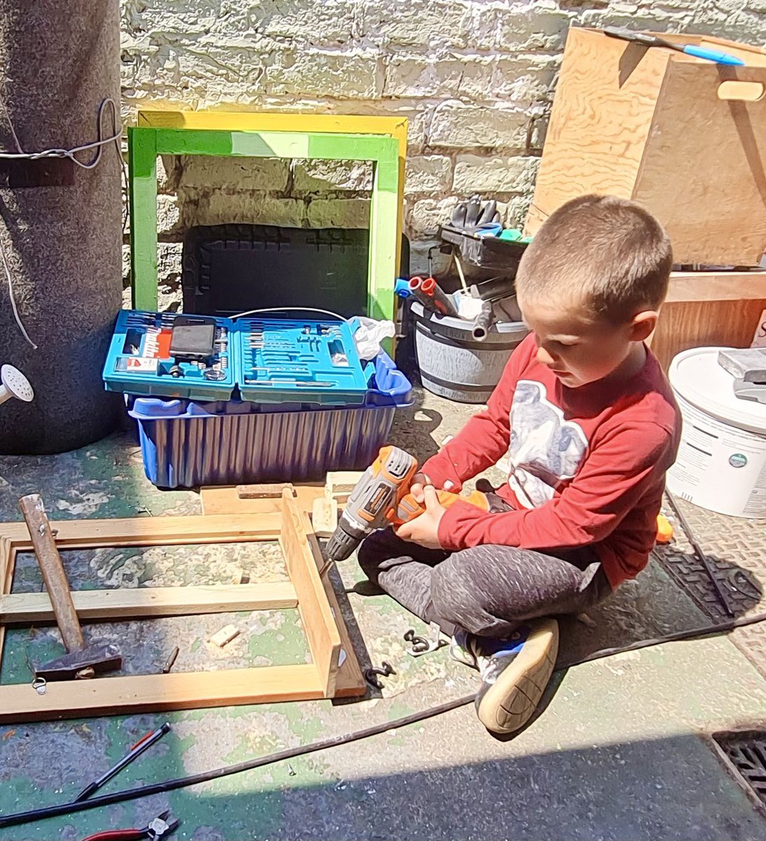 centre_right_'s tweet image. The Boro At It’s Best

They were sick of the mess and decided to act 

@CzarnockiKasper and his wife Kinga started to transform Camden Street alley

With money and help from us they worked hard with volunteers to transform the place...

Loads more makeovers happening this summer