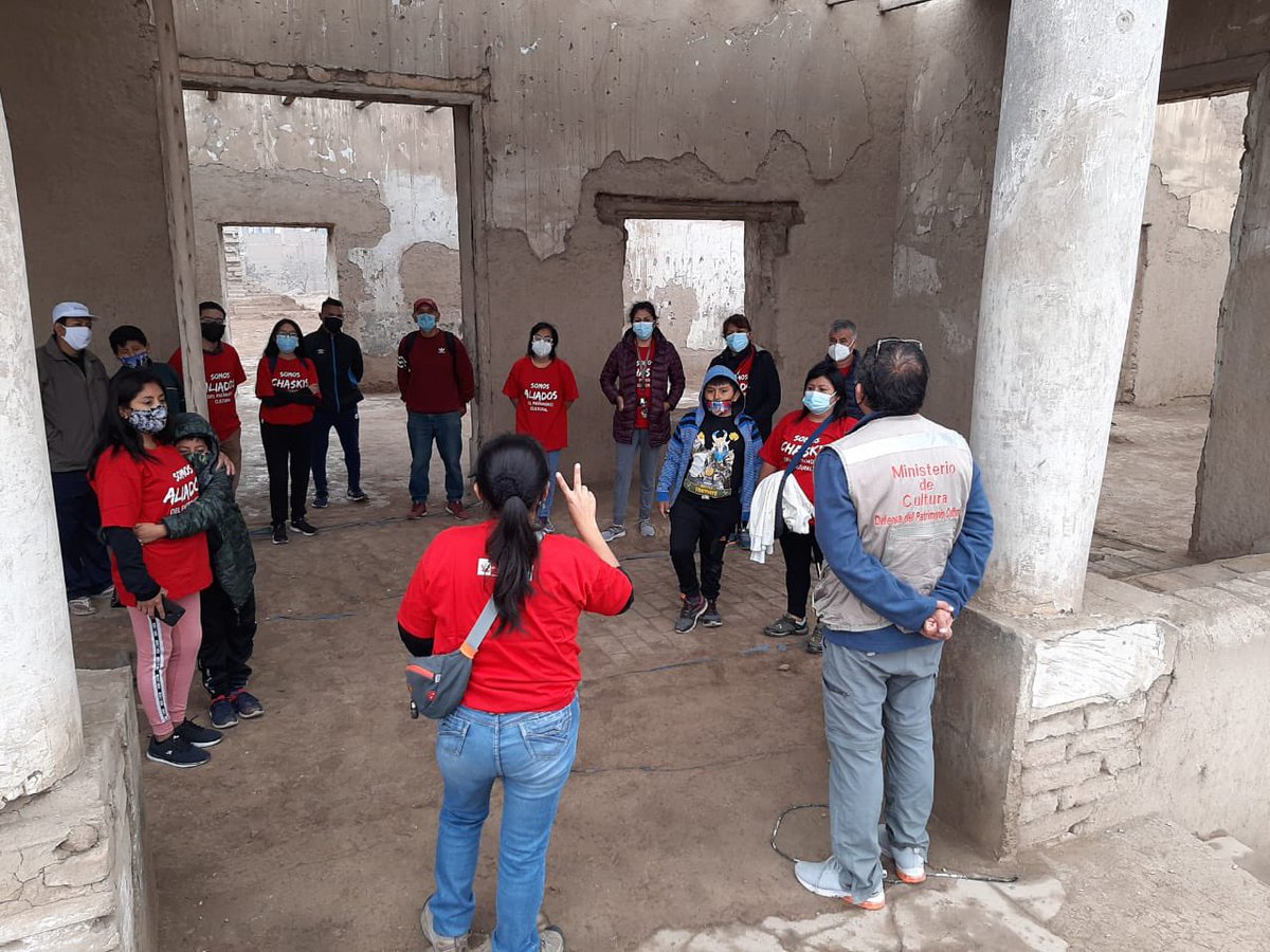 MinCulturaPe's tweet photo. Se trata de una visita guiada por este importante Patrimonio Histórico Inmueble, acompañada de un taller de estampado de polos, actividades que han tenido gran acogida por parte de los vecinos de Carabayllo. https://t.co/65rqh1bPMc