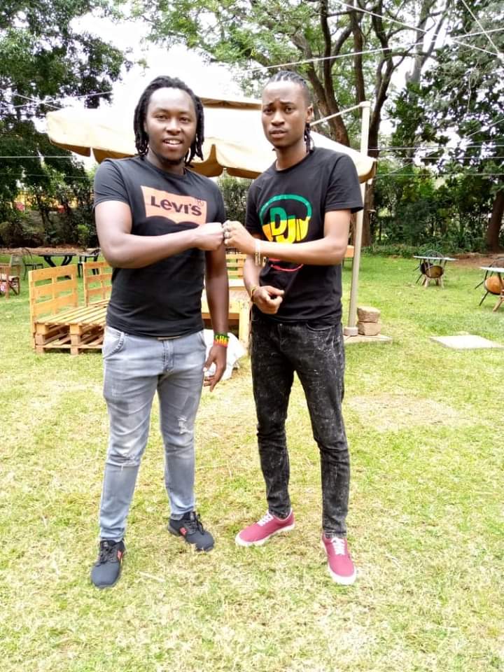 shatttabway's tweet photo. Uptown ⬆️Downtown ⬇️... Reggae everywhere.. USIKU SACCO WE DEEAAA..Doba tu 🔥 from 1am to 5am.

#UsikuSacco
#mworelife
#wagwaan
#Jah
#OYV
#shatta_bway
#BigBadShatta
#Radiocitizenfm
@Deejayrambo1, @RadioCitizenFM https://t.co/g15iP4y2cw