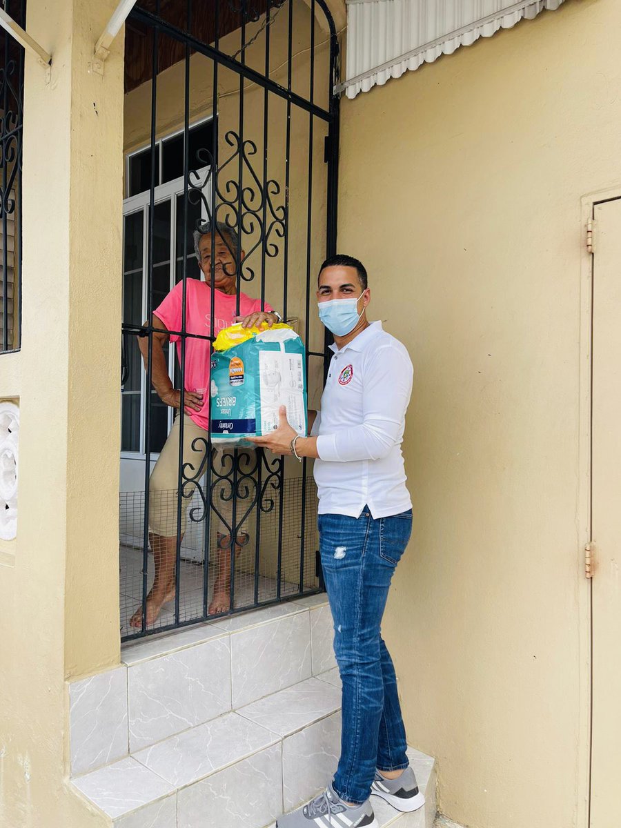 AlbertTorresSen's tweet photo. En la mañana de hoy en el Cerro en el Municipio de Coamo. Seguimos visitando a nuestra gente con la iniciativa Senador en tu comunidad, porque mi prioridad eres tú. 

#senadordeacciónycompromiso https://t.co/L0s3kOHYT0