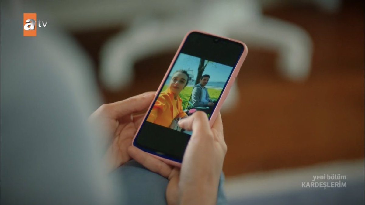 DiziDuny's tweet photo. Admin bizi şu selfieden mahrum bırakmazsın dimi 😍 @kardeslerimdizi @kardeslerimatv @ngmediatv 

#İntikamOyunu #KadMel #Kardeşlerim https://t.co/6DaOF9AO6O