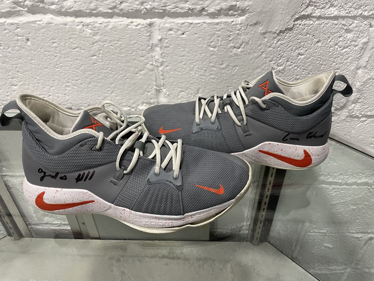 412xii's tweet photo. 🚨MAJOR MAIL DAY🚨
Ayo Dosunmu (@AyoDos_11) signed + game worn @IlliniMBB kicks!🔥
Shoutout to The Players Trunk (@theplayerstrunk) or hooking me up💯
#EverydayGuys #ILL #MaskedMamba https://t.co/KzG3UksDm5