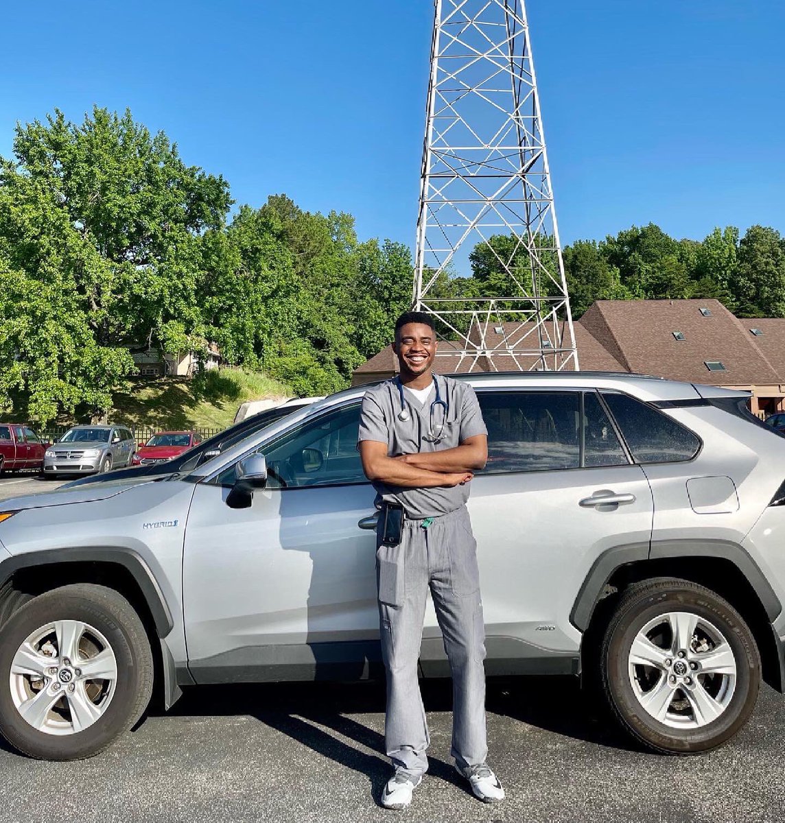 thenaijaimgdoc's tweet photo. Out here on a beautiful sunny day and #Lookinglikeatallglassoffinewine 

#thenaijaimgdoc 
#drobyno
#Memphis #Tennessee #physician #madeinnigeria #shippedtoAmerica https://t.co/UUSjZLLAIO