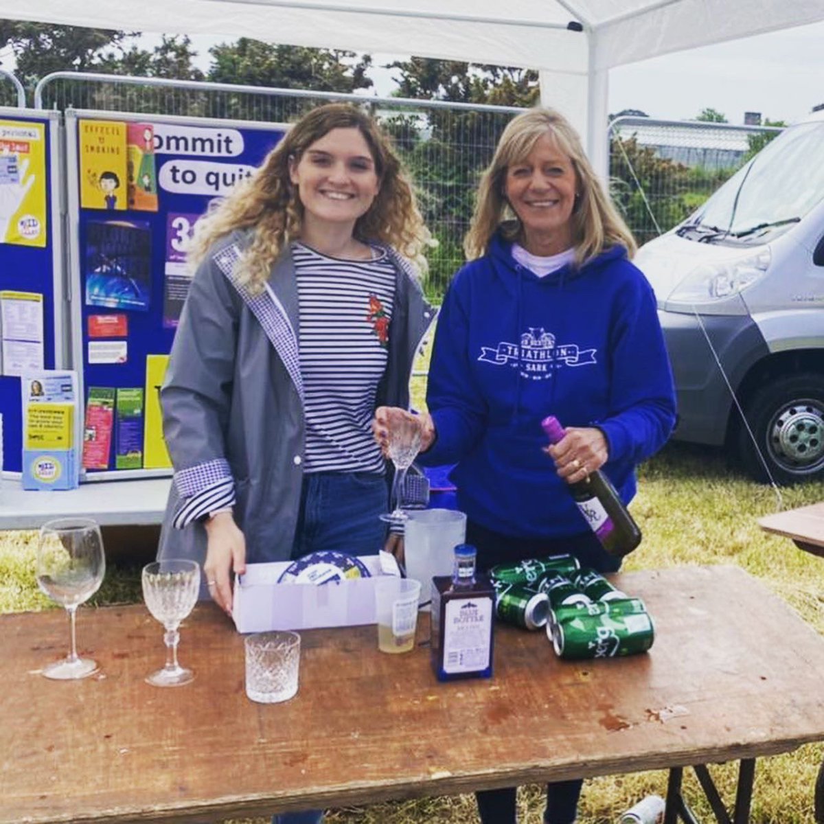 healthimprovegg's tweet photo. Grace and Andrea from our #SubstanceUse team are at #GuernseyFestival today sharing info about how reducing drinking, spreading out weekly alcohol units and stopping smoking can really improve our health 💚🇬🇬
#CommitToQuit #Count14 https://t.co/nEHaL8kNp6