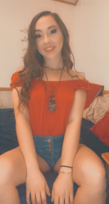 Doing video chats all day 🥰🥰🥰   DM FOR DETAILS https://t.co/sKfW8657Jh