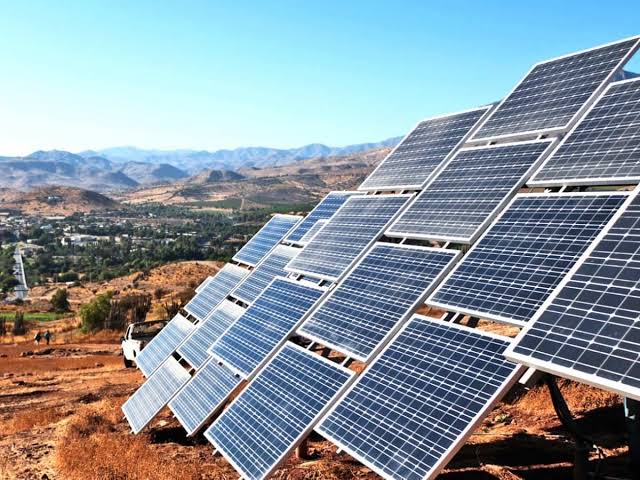 Olaoye5's tweet photo. The Solar Power system Naija is to provide off grid power supply to houses in the rural areas.
#6YearsInOffice https://t.co/hjAkW5mTgk