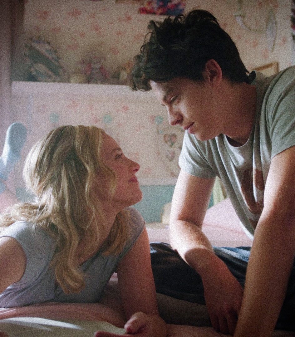 best of bughead tweet media