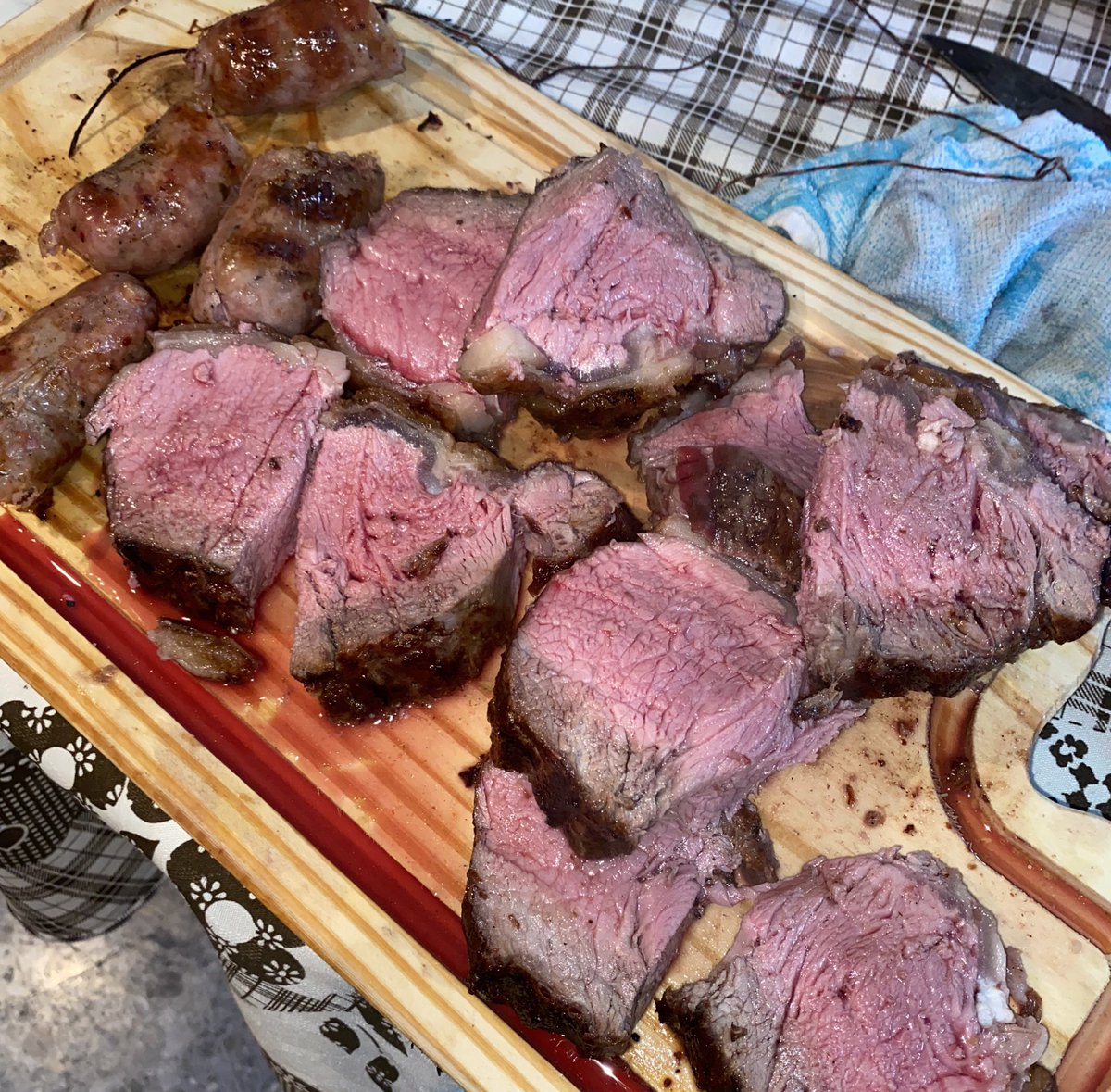 _leviswoman's tweet photo. Así se come la carne muchachos https://t.co/ZYhsfk5wCX