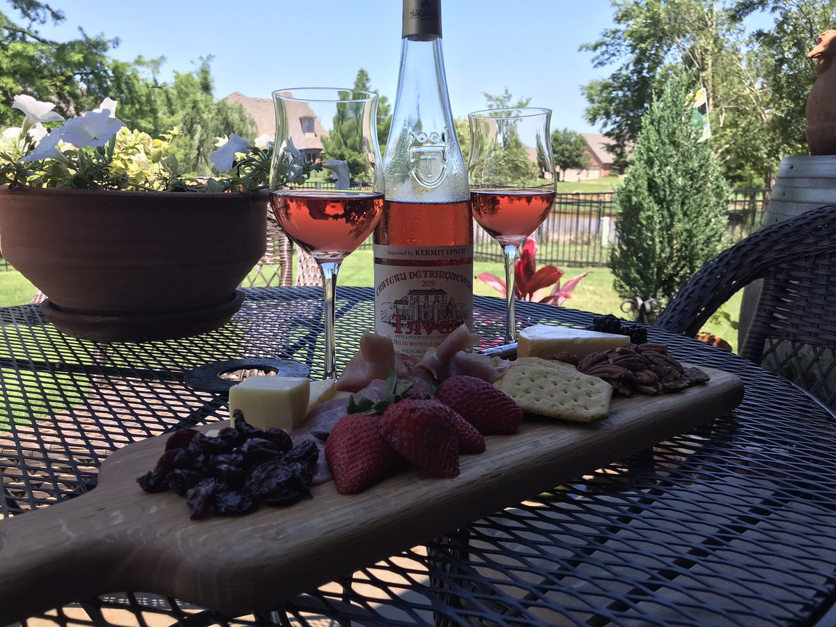 SuzyQlovesWine's tweet photo. Is it too early for a cheese board and Tavel Roseβ? #yardworkdone #saturdayvibe https://t.co/GfH8pFJdFn