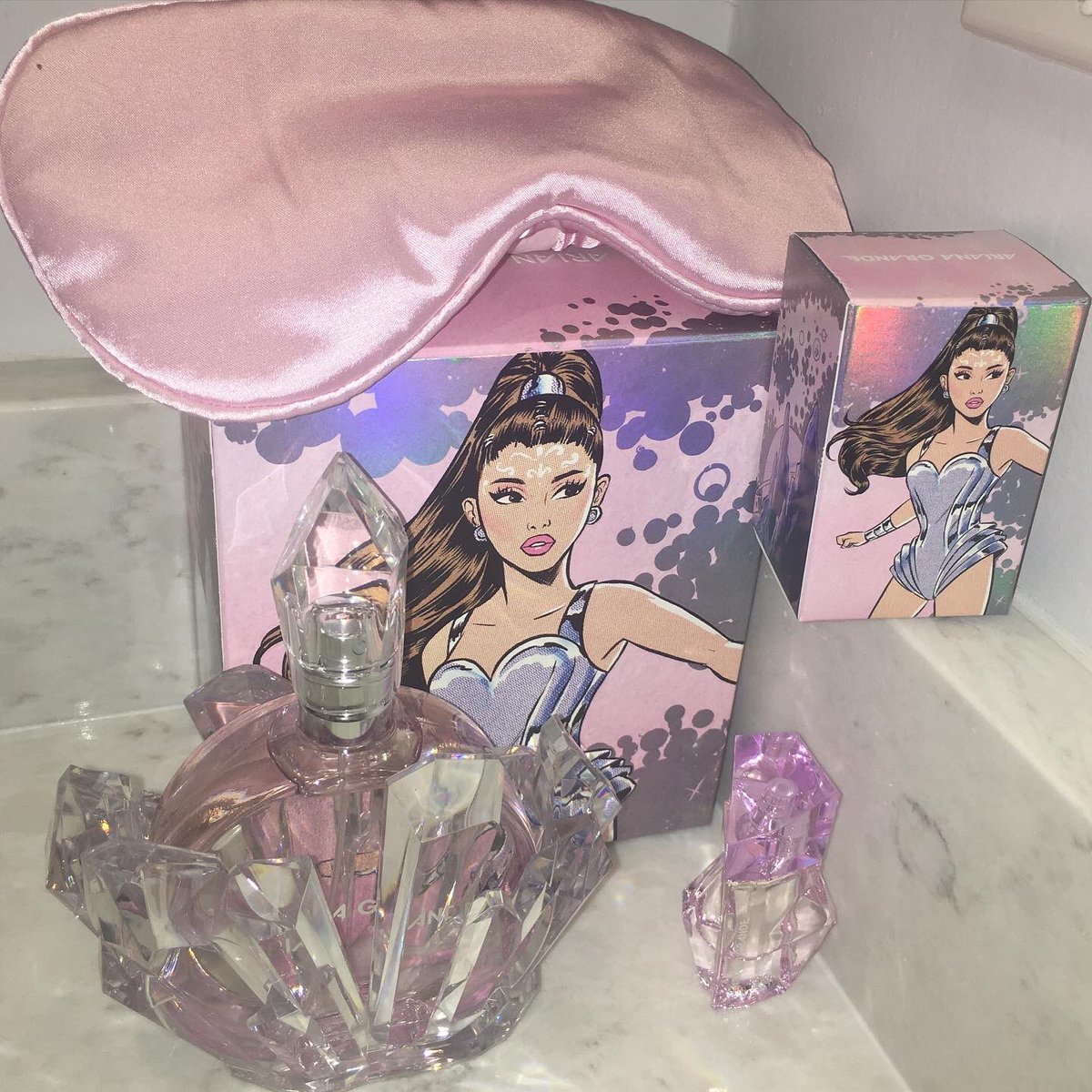 inspirebeauty26's tweet photo. Added a new beauty to my @ArianaGrande #perfume #perfumecollection 👑😍💖 #iwantitigotit #positions #SpotlightAPI #seeitilikeitibuy #ariana #arianagrande #ari #rem #arianaperfumescollection #arianaperfume @ShopprsDrugMart https://t.co/AQnFZgerwB