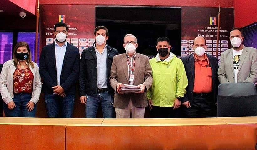 Desde la Fundación Unión Atlético Maracaibo queremos extender nuestras más sinceras felicitaciones al comité de <a href="/futbolunidove/">Futbolunidove</a> por el triunfo electoral de la Federación Venezolana de Fútbol el pasado 28 de mayo.

¡Unidos somos más fuertes! 💪🏻⚽

📸: Prensa <a href="/FVF_Oficial/">FVF</a>.