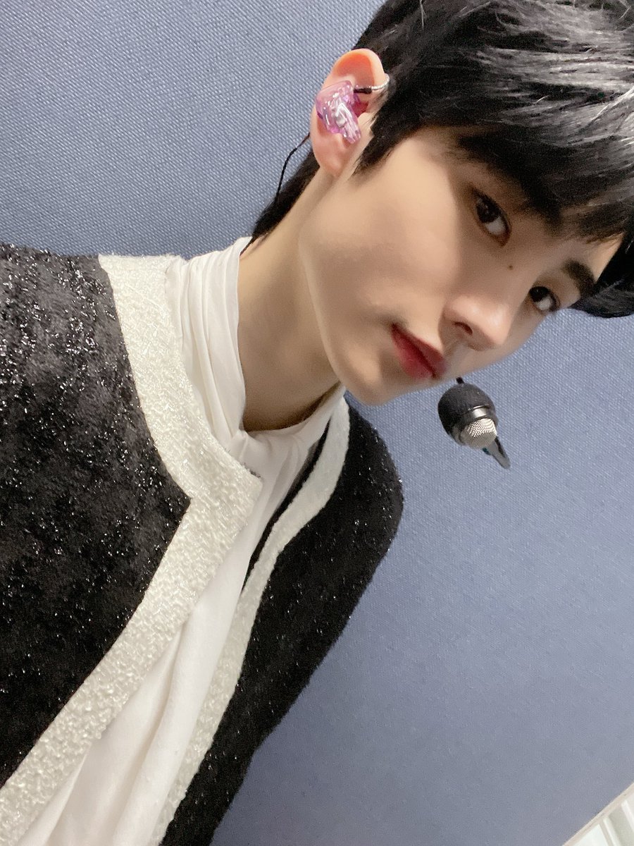 ENHYWORLD_TWT's tweet photo. #LEVI❄
Me vine corriendo al #Drmvrs3rdCB porque además de su regreso también celebran el #JaydenOppaDebut y no me lo iba a perder bc Jayden mi bias, que me firme la frente. 😩
En esta casita apreciamos la buena música y por eso #GODV se ha vuelto nuestra canción fav. https://t.co/VxCharKUIo
