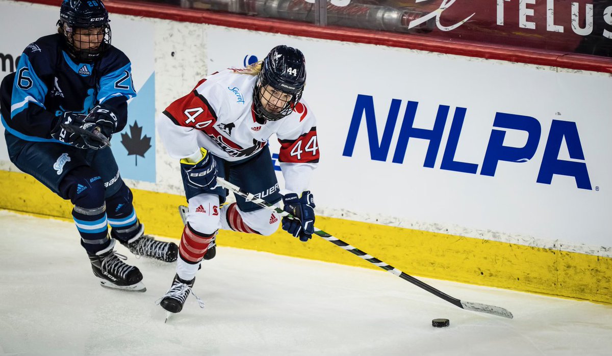 #Gophers alumna <a href="/sarahpotomak9/">Sarah Bruce</a> was 🔥🔥🔥 for Team @scotiahockey during round robin play of the @PWHPA Dream Gap Tour in Calgary, leading all players with 5 goals! 😍

📸: Heather Pollock and @DaveHollandPics 🙌