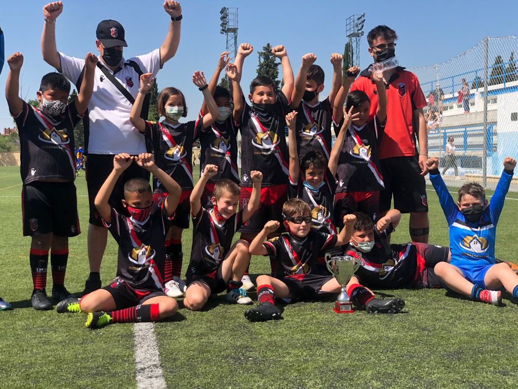 cdinterpromesas's tweet photo. Benjamin B. Campeon y ascenso a preferente. Felicidades campeones!!! https://t.co/6ZLdt9578W