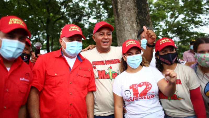 ConElMazoDando's tweet photo. Cabello: Pese a las trabas y los habladores de gamelote, aquí está la Comuna El Maizal https://t.co/a1bvlZFtNX  #ChavismoUnidoEnVictoria https://t.co/EGU5WthXcW