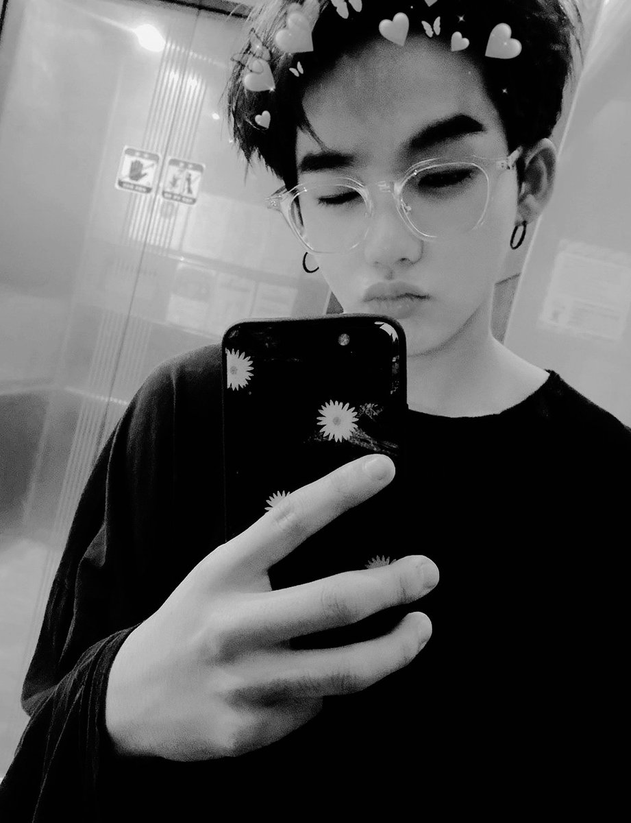 wetreasuretw's tweet photo. ⠀· 💎 : fınd чour › 「 𝗧𝗥𝗘𝗔𝗦𝗨𝗥𝗘 」 ꜜ 𝟢𝟧.𝟤𝟫 〼 nēw — 𝕦𝕡 ◠ どdate ː #Drmvrs3rdCB
Es obvio que el rey del buen gusto, Riku, no podía perderse la oportunidad de cantar #GODV entre el público como buen fan de estos bebés que es. https://t.co/0wI3u8EKKF