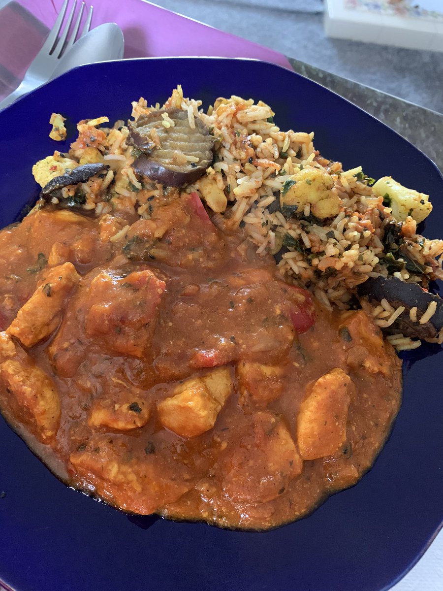 SuseSWLeedstown's tweet photo. Didn’t fancy cooking and wanted a #curry  so went to @IcelandFoods  in #penzance and picked up a #fakeaway courtesy of @SlimmingWorld absolutely lush. If you want to find out more about #foodoptimising message me on 07813 523072 xx 😘 https://t.co/JLvYQuvnun