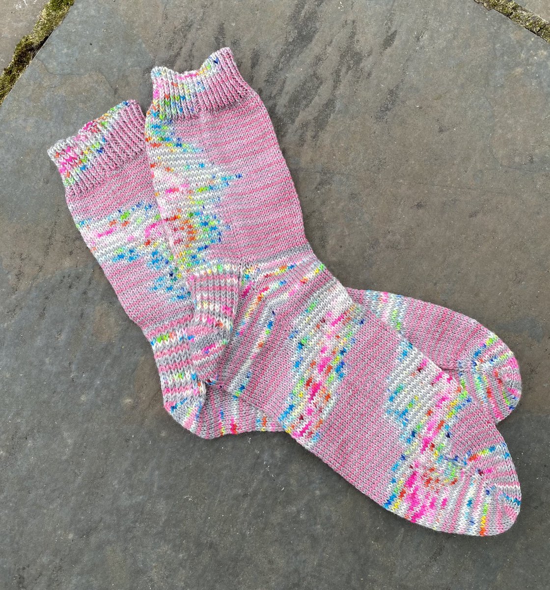 ruthsmckay's tweet image. Lots of #learning involved in these! My first pair of #ToeUpSocks. Engineering garments to fit the human body using only sticks and string is endlessly fascinating to me....🧶 #EduKnitter