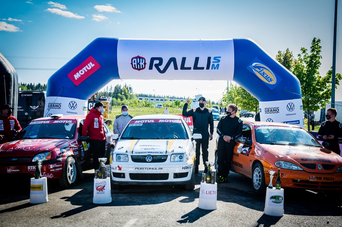 Päivän juhlinnat 🥳🍾 

SM1: Mikko Heikkilä
SM2: <a href="/JaroKinnunen/">Jaro Kinnunen</a>
SM3: Lauri Joona
SM4: Juho Koski-Lammi 

Kuvat: Toni Ollikainen / AKK 

<a href="/LRRalli/">SM Mad-Croc Länsirannikon Ralli</a> | #RalliSM | #Winners