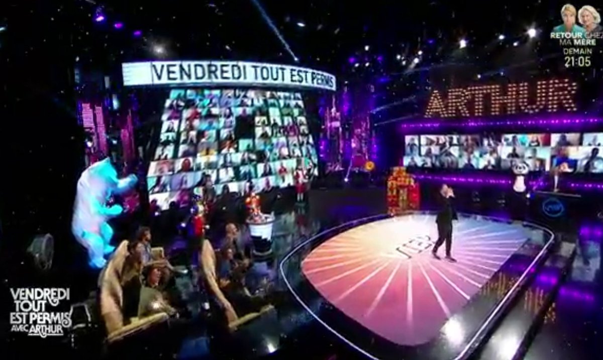 Soldatdesmedias's tweet photo. C'est parti pour un #VTEP inédit pour l'association #A2main avec @Arthur_Officiel 📺 https://t.co/TXHtvNZ4dA