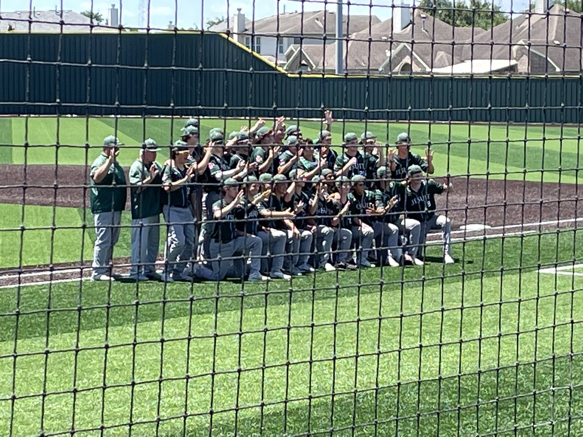 RT StrakeJesuit: RT <a href="/WillTurboff/">Will Turboff</a>: Crusaders come from behind to defeat Tompkins in Game 3 of the Region 3 Semifinals to advance to the Region Finals against either Jersey Village or district 23-6A rival Pearland

Strake Jesuit- 5
Tompkins- 2
<a href="/vypehouston/">VYPE Houston</a>…