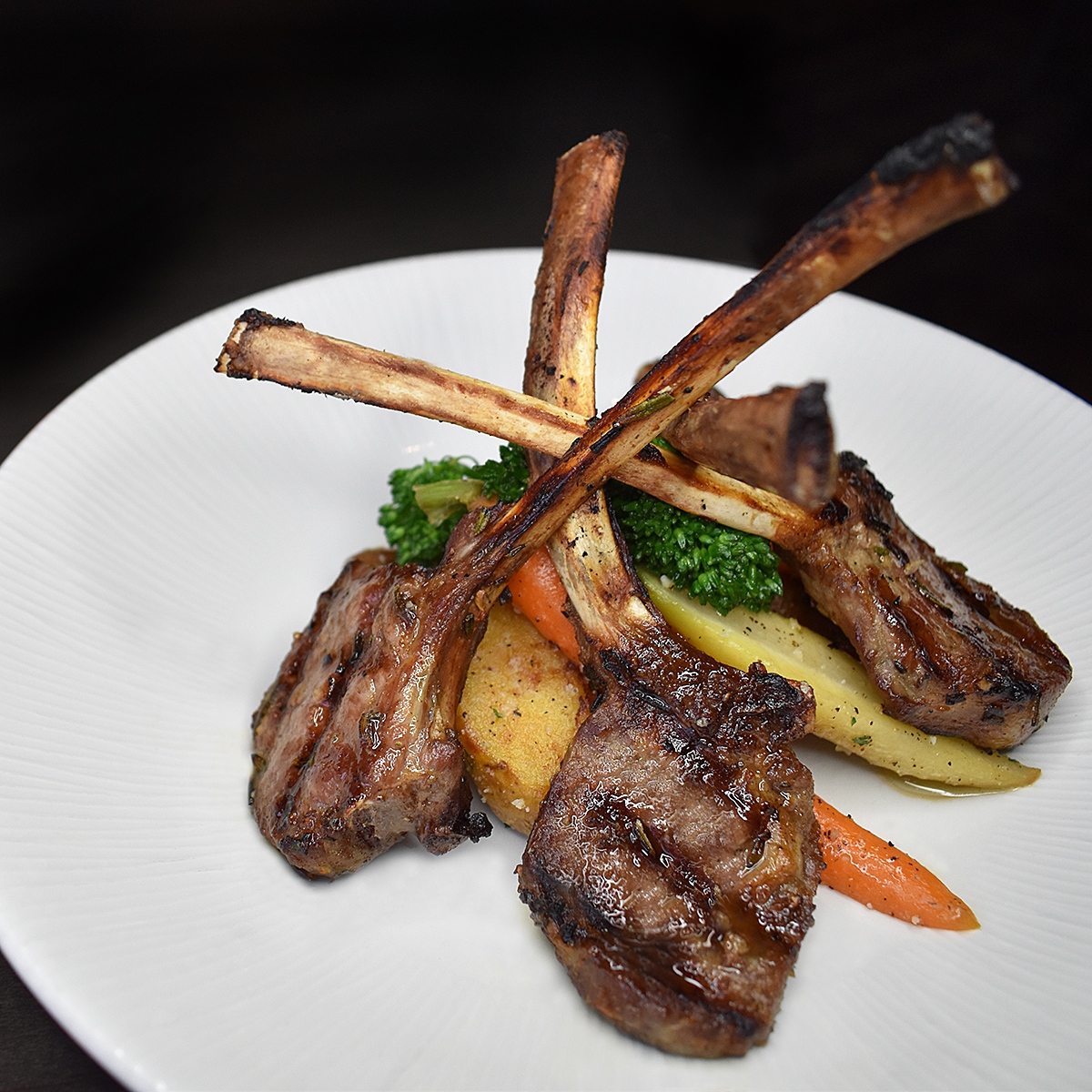 Join us for Lamb Chops the way they were meant to be made, marinated in herbs and stacked over fire-roasted vegetables.

#aldossatx #lamb #safoodie #safood #sanantoniofood #satxfood #safoodpics #eatlocalsa #sanantonioeats https://t.co/9v95JHNUDq