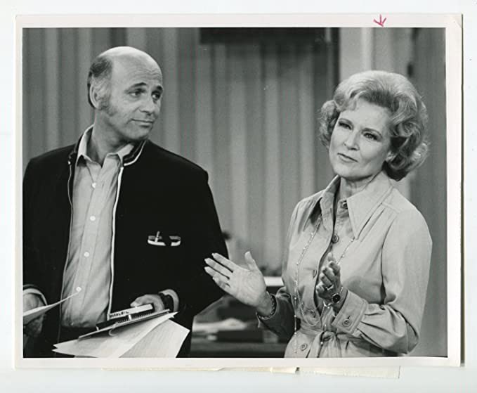 goldengirlsnews's tweet photo. Just hearing that #GavinMacLeod, @BettyMWhite’s costar on #TheMaryTylerMooreShow, has passed away at age 90. https://t.co/iWBIjNqNgV #BreakingNews #GoldenGirls #MaryTylerMoore #LoveBoat #TheLoveBoat #MurraySlaughter #CaptainStubing #RIPGavinMacLeod #BettyWhite https://t.co/lmiSJpkVOa