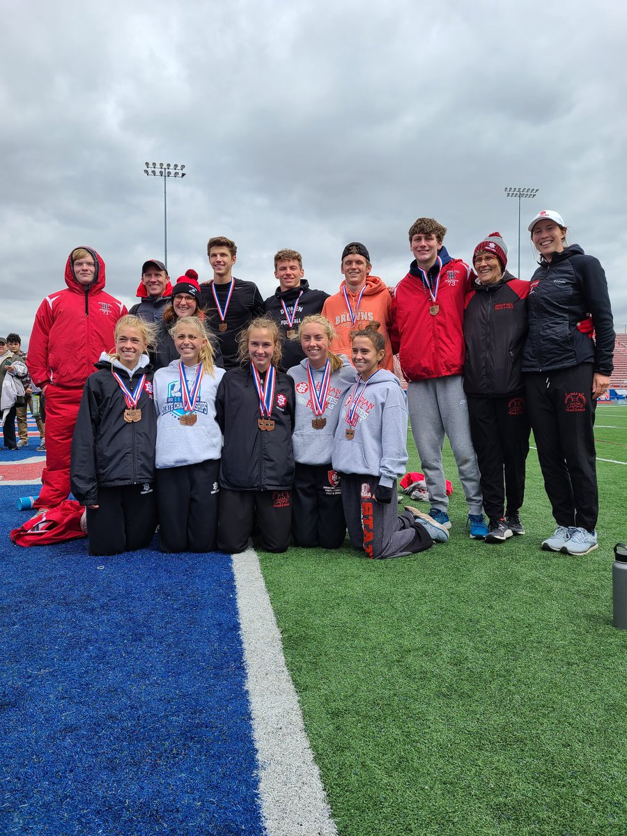 IHMcCarthMath's tweet photo. Taking 7 athletes to State! Girls 1600m, 800m, and 400m and Boys 4×400 and Discus! What a great season with this crew! So happy to MOOOOVE on with some and the others that placed at Regionals! @ihbravesad #gobraves https://t.co/b2xq4ywvCf