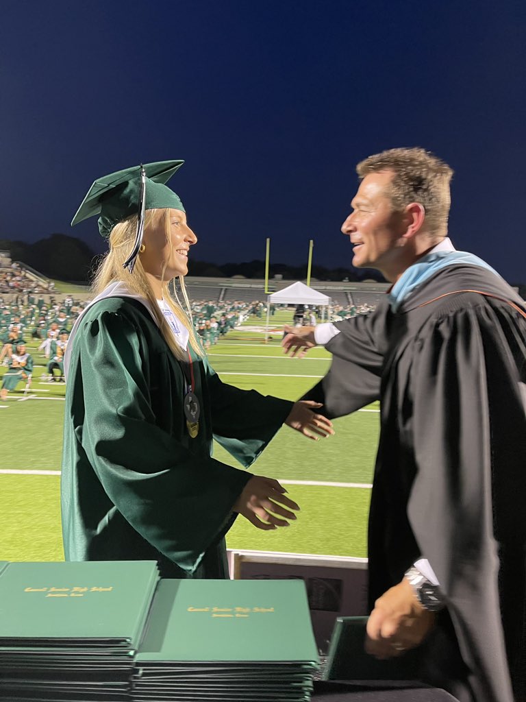 Melissa1Higgins's tweet photo. Congratulations Berkley and the Carroll Senior High School Class of 2021!  So thankful for a beautiful night to celebrate! 🎉💚🖤 @Carrollisd https://t.co/uzWwaQXNI3