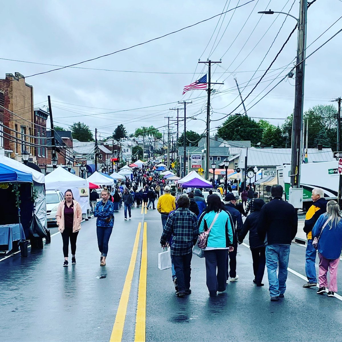 JustinReady's tweet photo. Windy and some rain but it was a pretty good crowd for Hampstead Day all things considered...#Dist5 #CarrollCountyMD #hampsteadmd #mdpolitics https://t.co/UU7sZraRHm