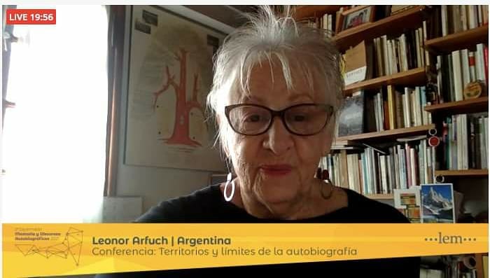 lauraathie's tweet photo. [ Felices y honrados ] 
.
Leonor Arfuch en @lem_mexico 
.
Qué privilegio de conferencia.
.
👉 https://t.co/5SRgQDuC2O
.
#Memoria #autobiografia #narrativas #lecturas #Lemmexico #argentina #Mexico #MujeresReales https://t.co/cB3UXgXEnh